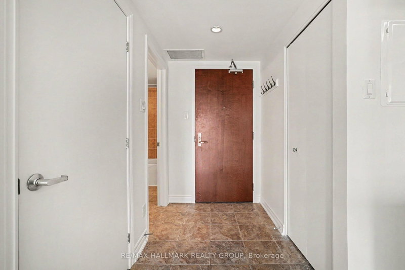 1304A - 234 Rideau Street