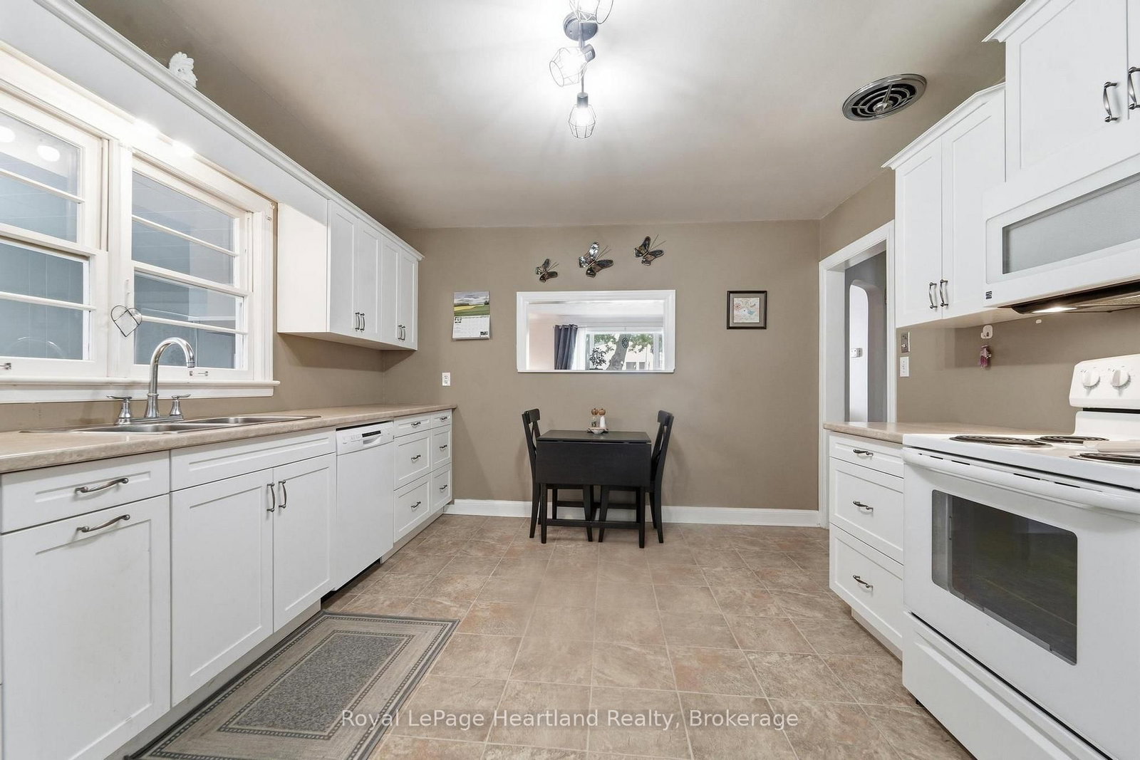 175 BROCK Street • Goderich, ON photo 10