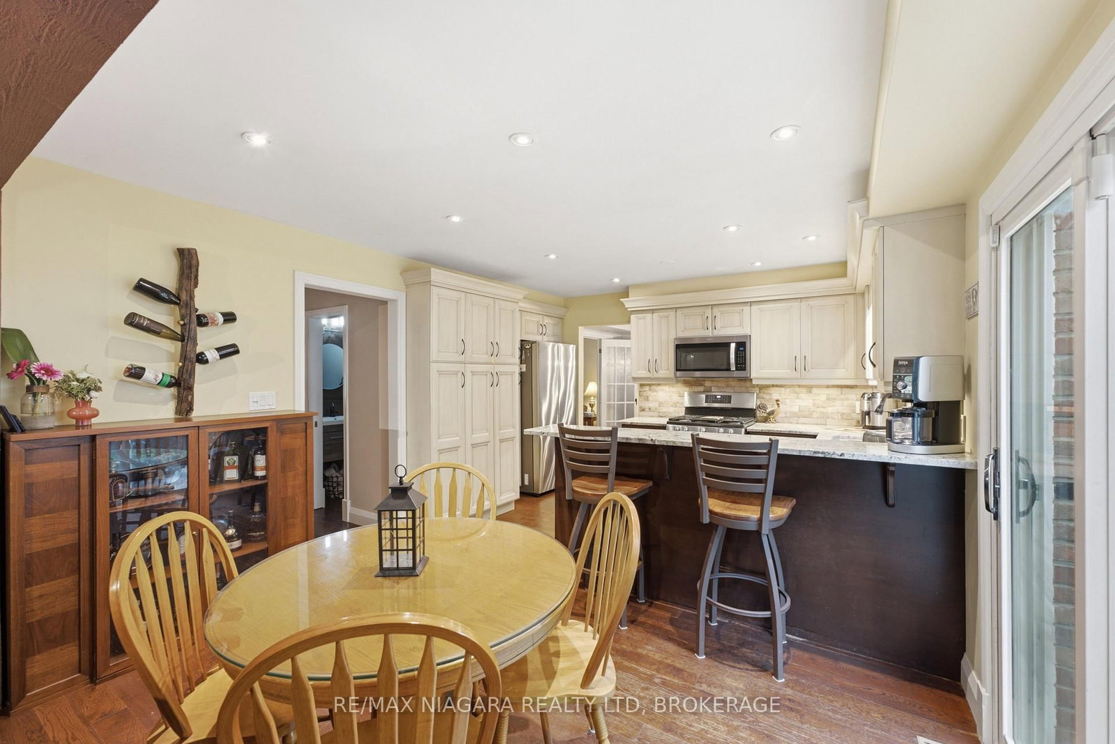 9 Beechnut Court • Pelham, ON photo 15