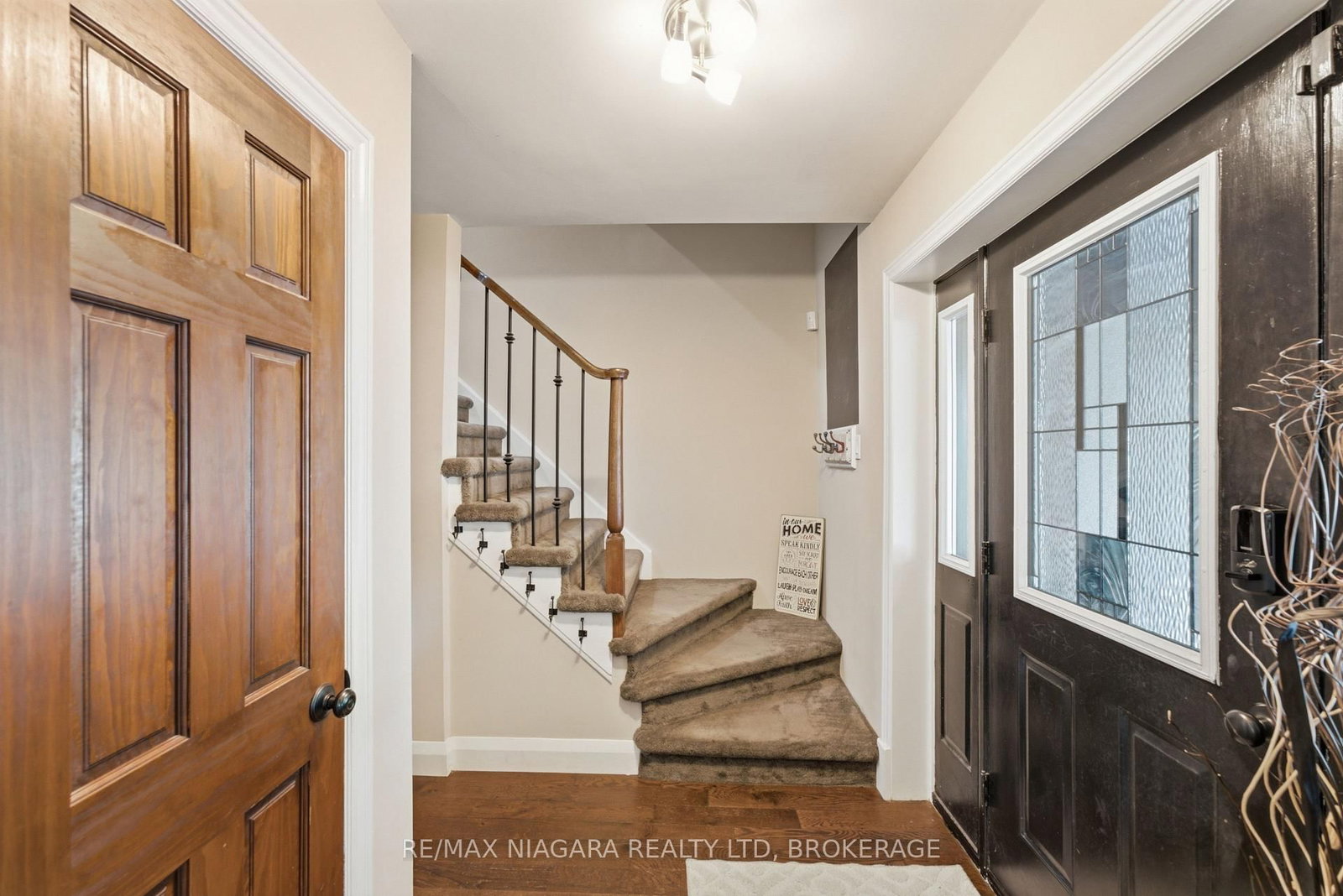 9 Beechnut Court • Pelham, ON photo 3