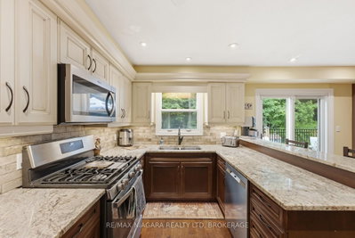 9 Beechnut Court • Pelham, ON photo 9
