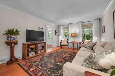 652 Henry Street W — photo 6