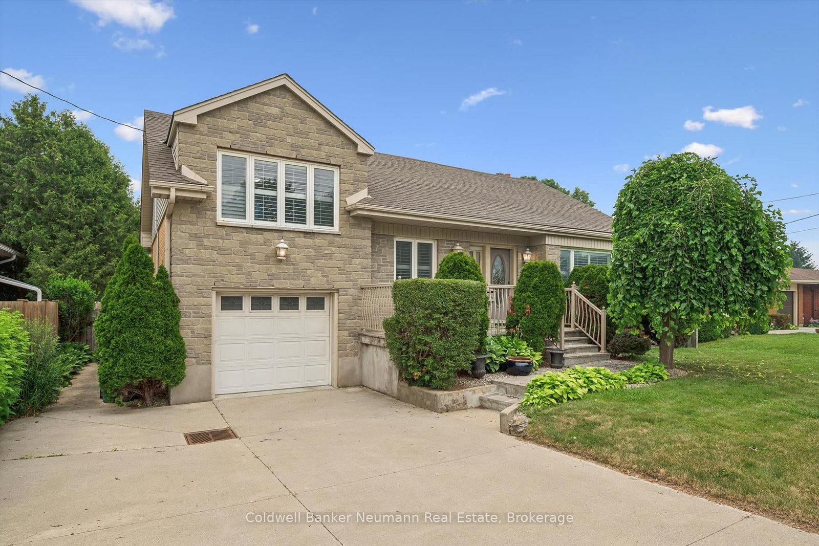 Detached House for sale at 195 Victoria Road, Guelph, Ontario, N1E 5H6 - Grange Road - MLS: X13584352
