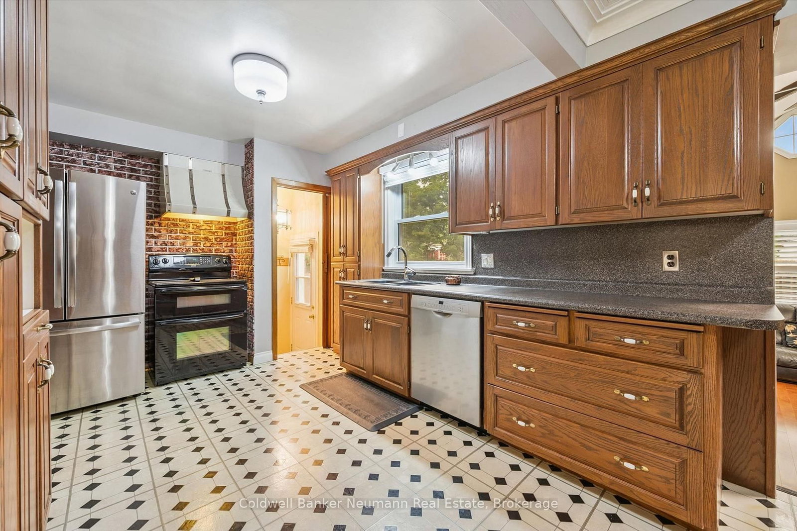195 Victoria Road N • Guelph, ON photo 10