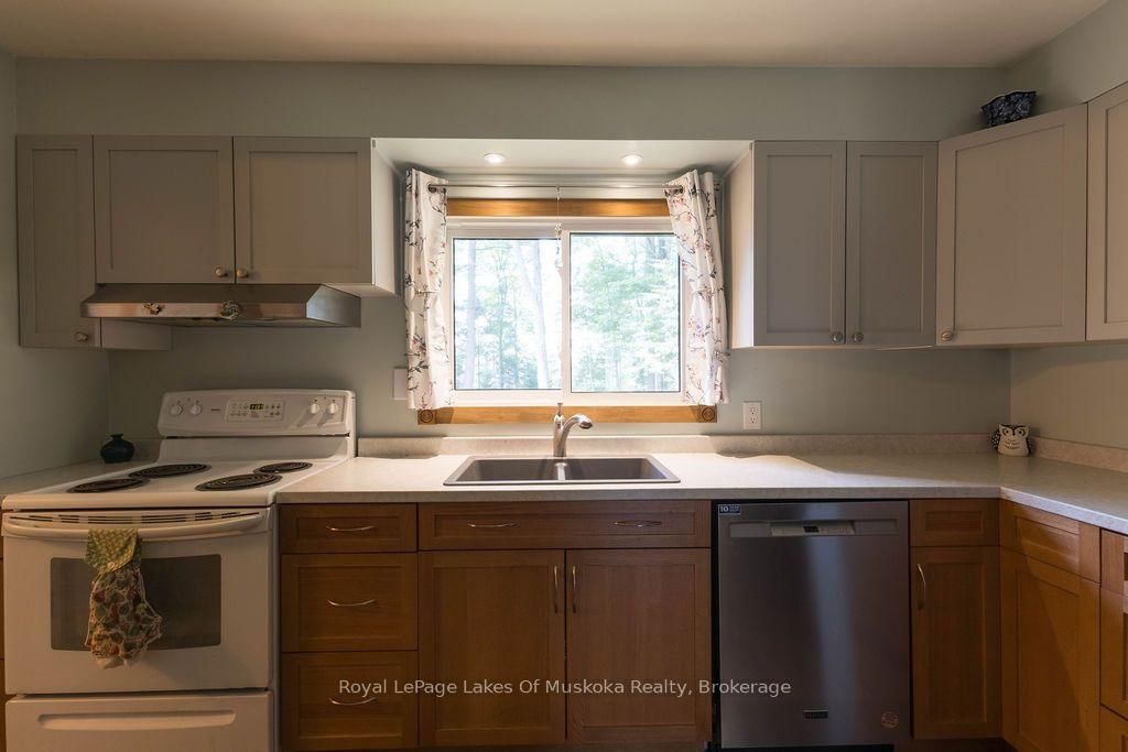 950 Muskoka #3 Road N • Huntsville, ON photo 3