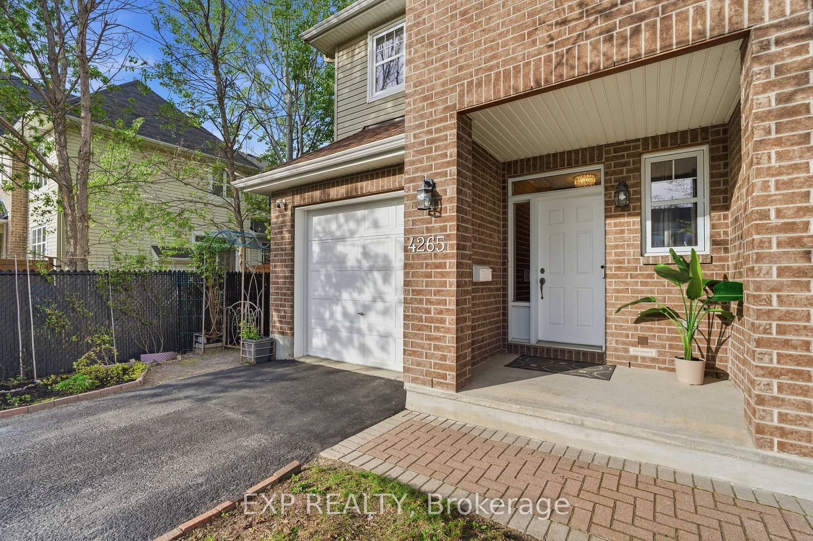 4265 Kelly Farm Drive • Ottawa, ON photo 2