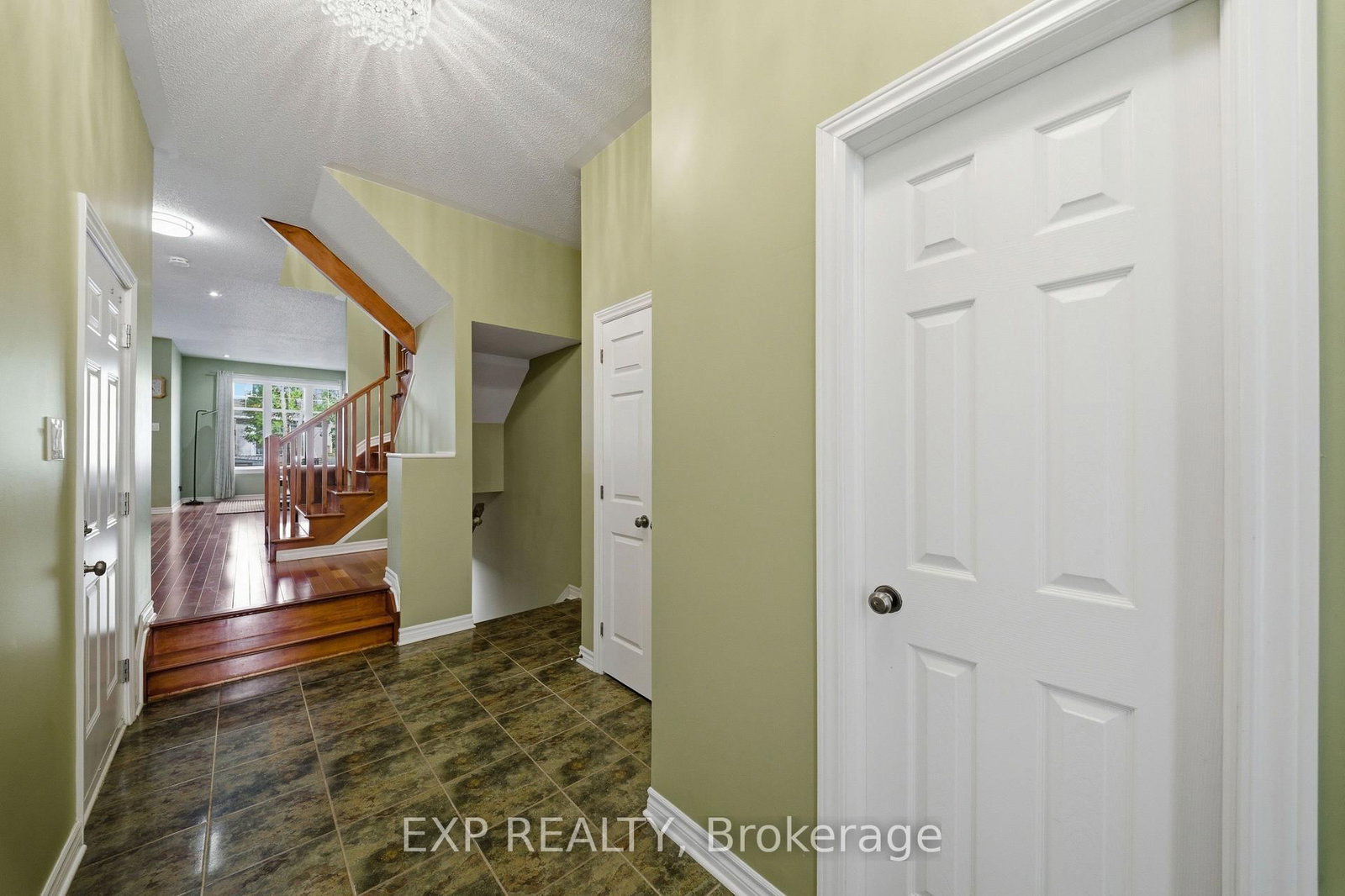 4265 Kelly Farm Drive • Ottawa, ON photo 3