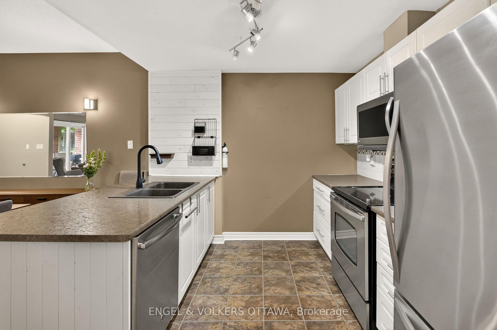 165 Waterbridge Drive • #4 • Ottawa, ON photo 15