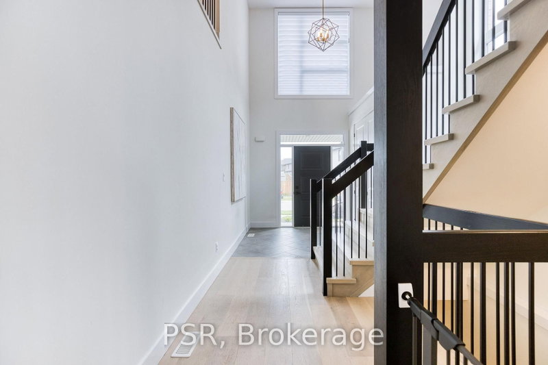 577 Doonwoods Crescent