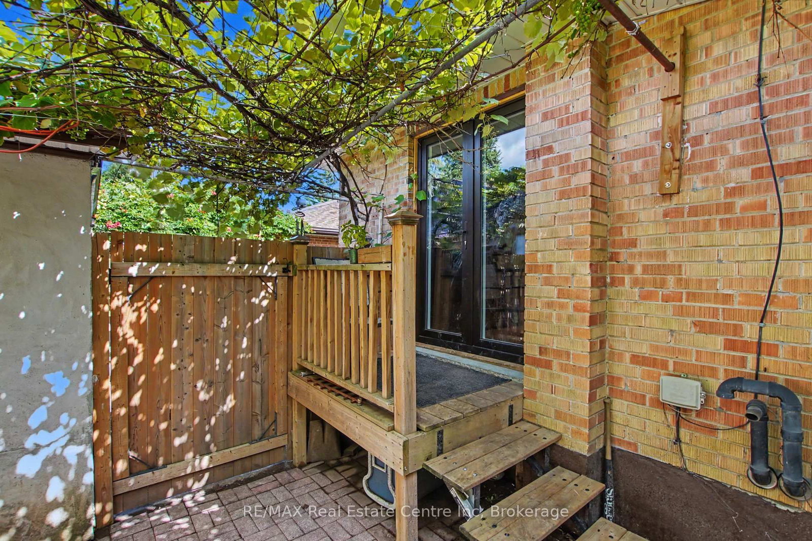 91 Dumbarton Street • Guelph, ON photo 21