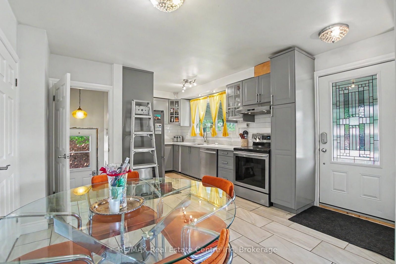 91 Dumbarton Street • Guelph, ON photo 6