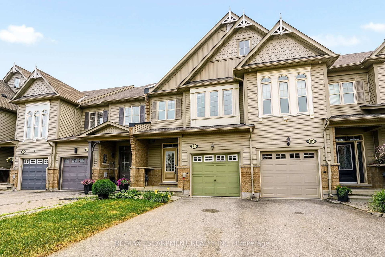Townhouse for sale at 215 Nisbet Boulevard, Hamilton, Ontario, L0R 2H9 - Waterdown - MLS: X13584798