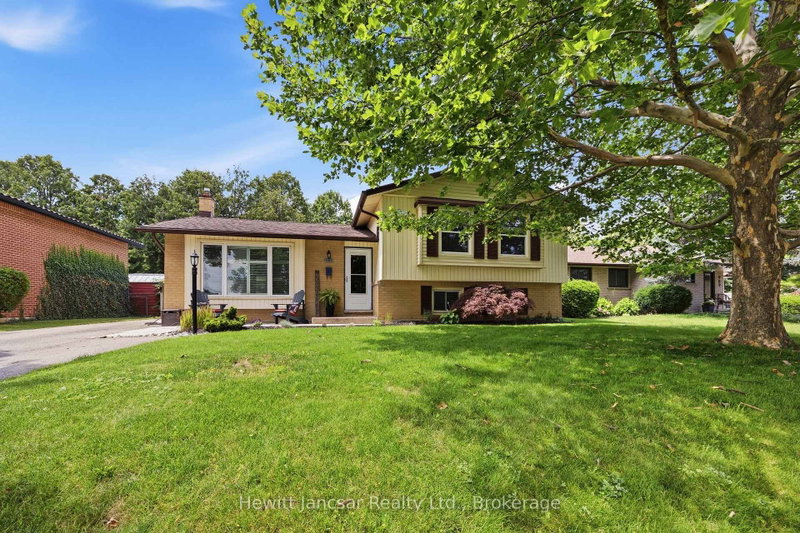 home for sale on 987 Nesbitt Crescent