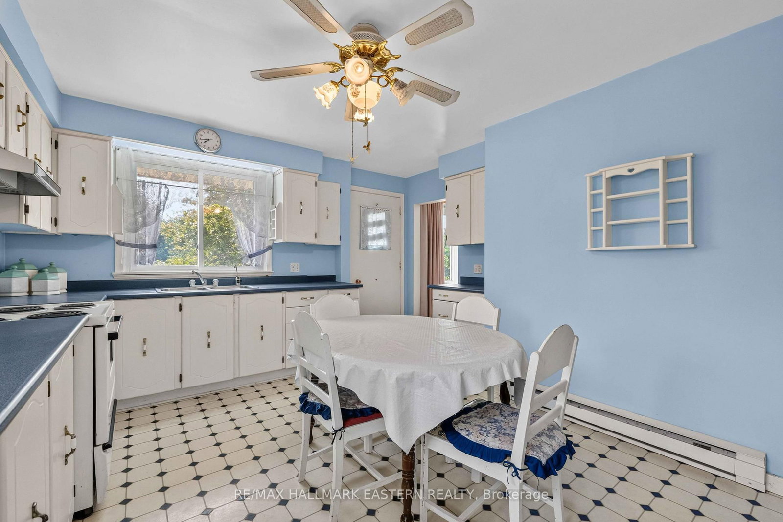 921 Robinson Road • Selwyn, ON photo 8