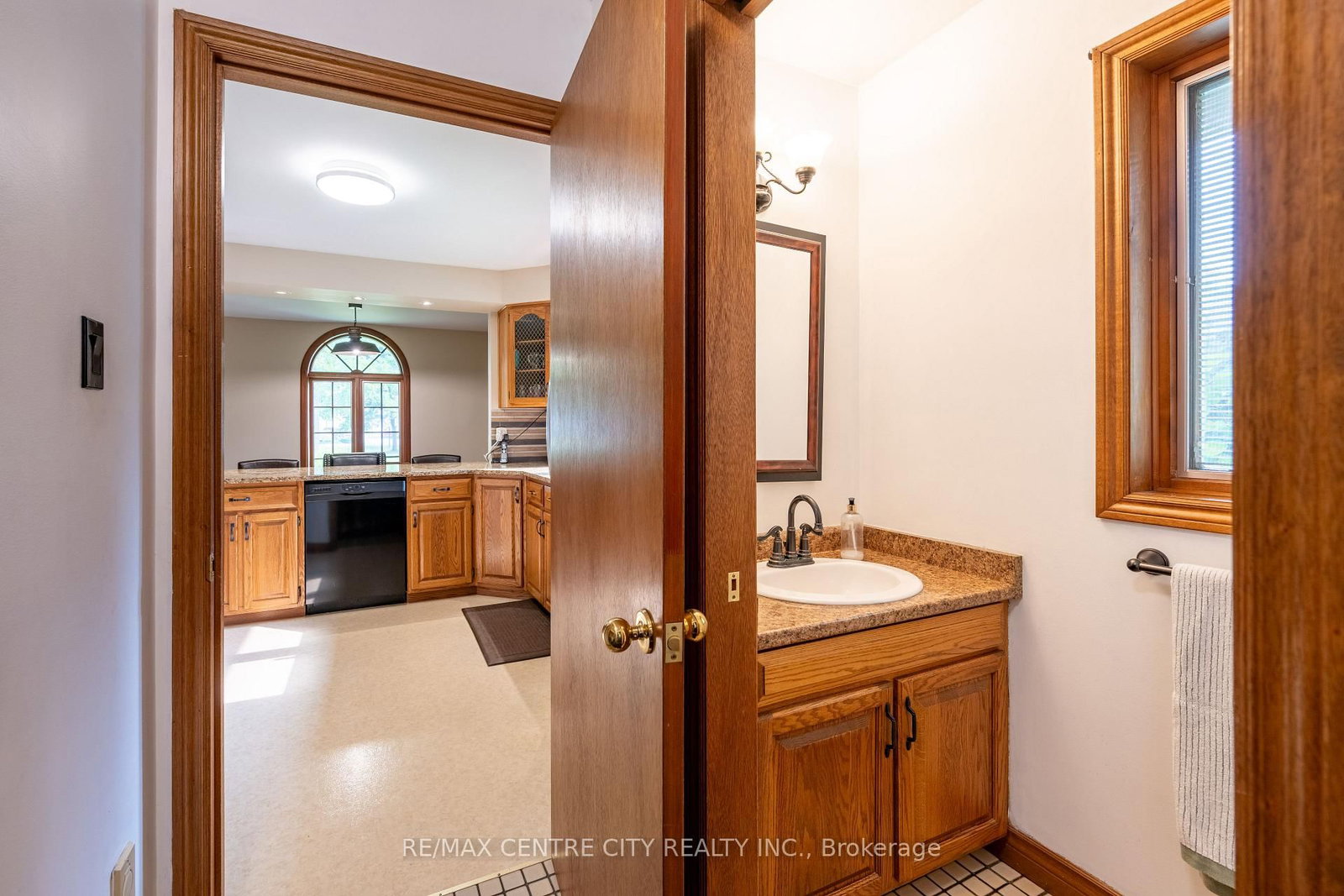 42067 Ferguson Line • Central Elgin, ON photo 9