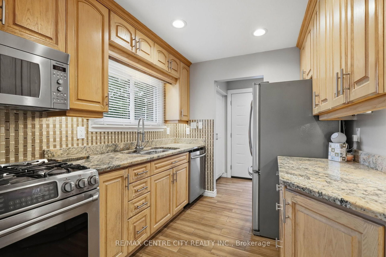 419 Ferndale Avenue • London South, ON photo 15