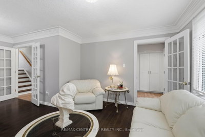 419 Ferndale Avenue • London South, ON photo 8
