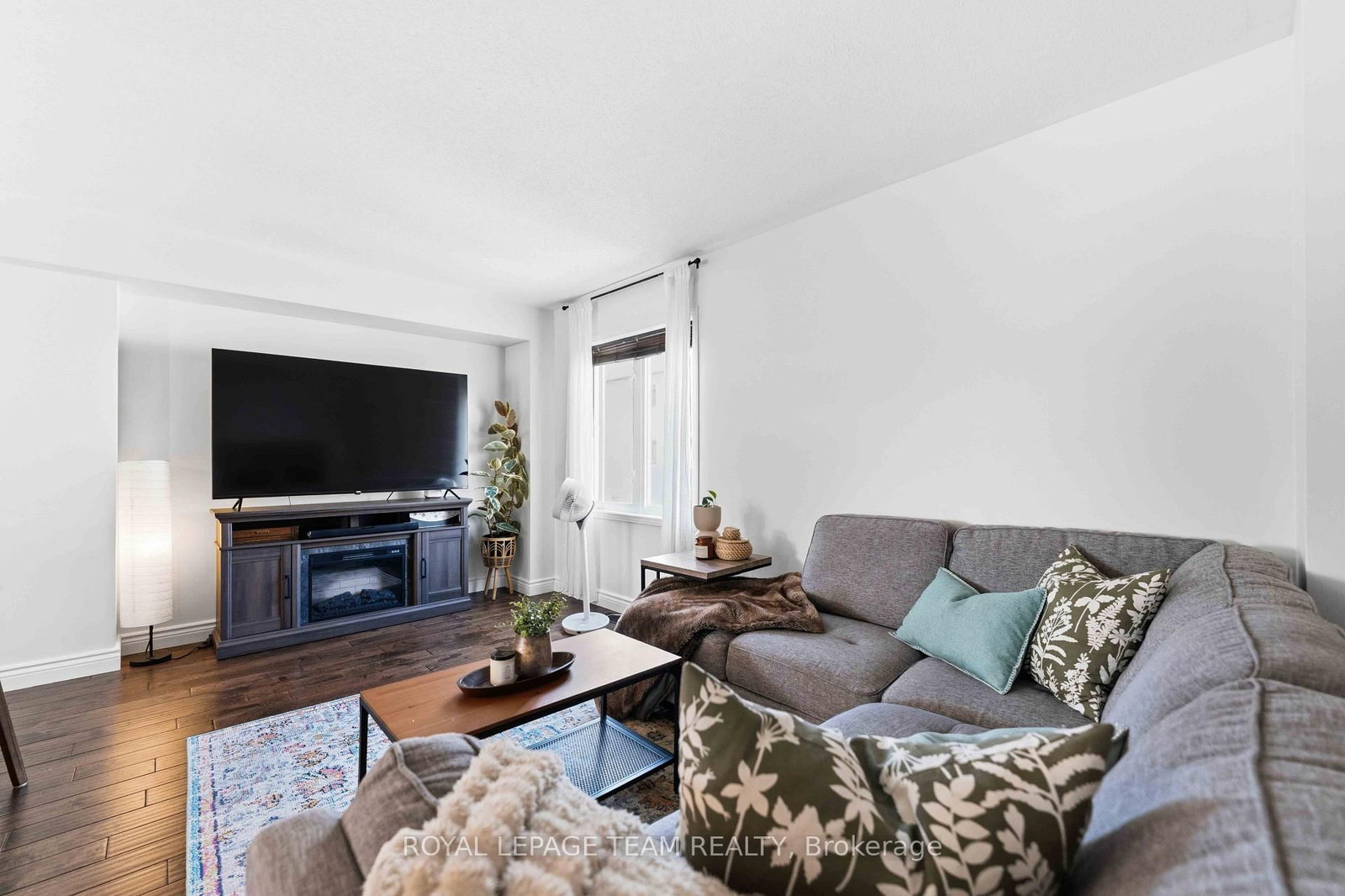 358 Moffatt Pond Court • Ottawa, ON photo 3
