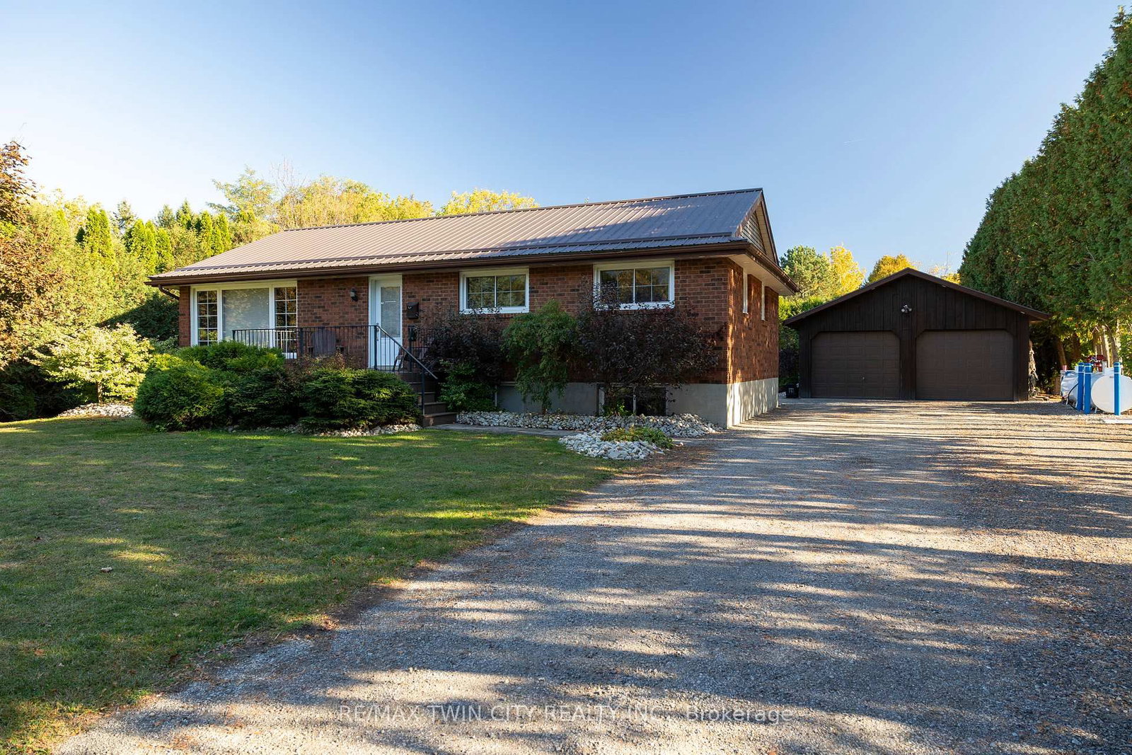 976 E MCDOWELL Road • Norfolk, ON photo 1
