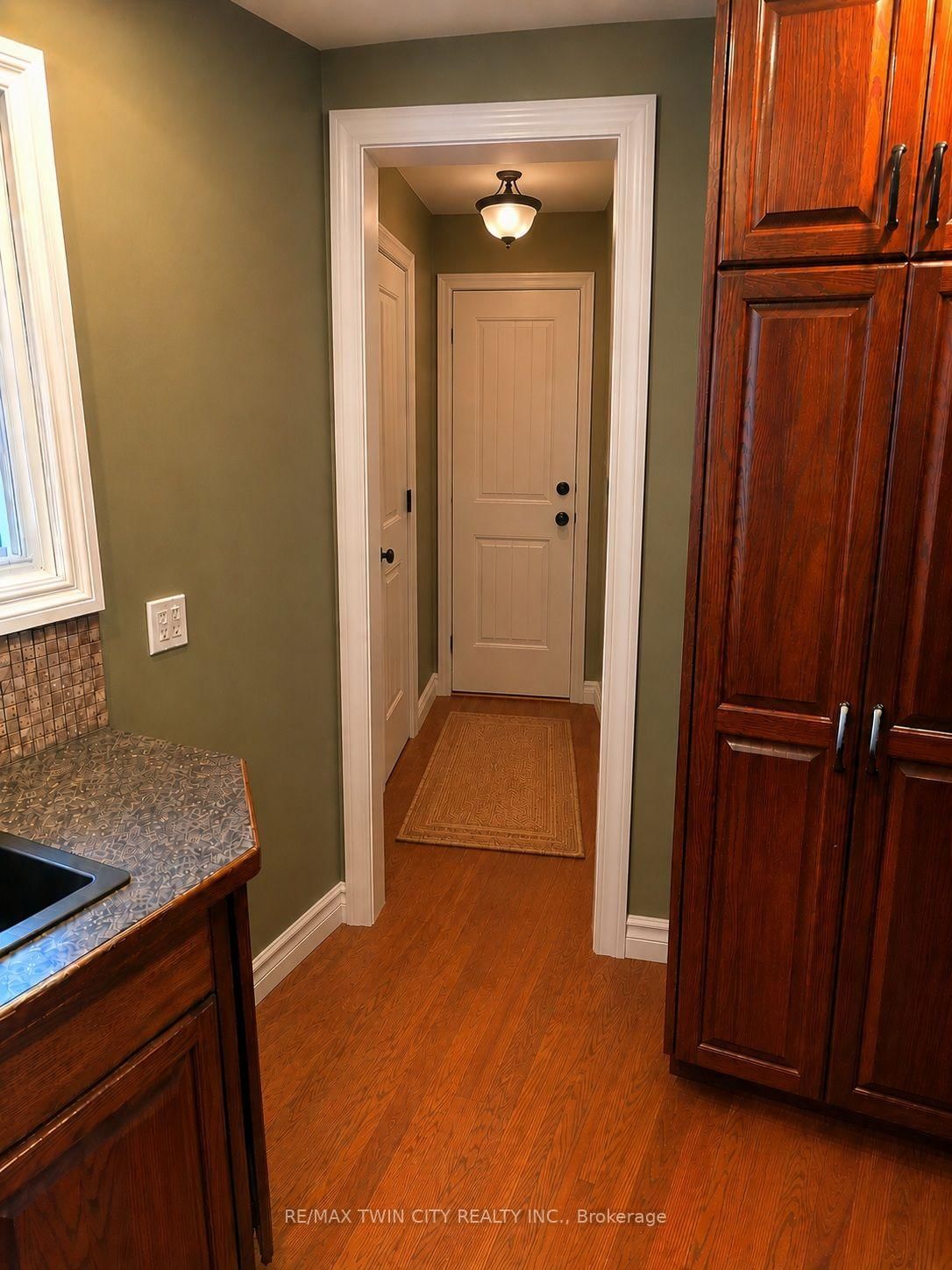 976 E MCDOWELL Road • Norfolk, ON photo 10