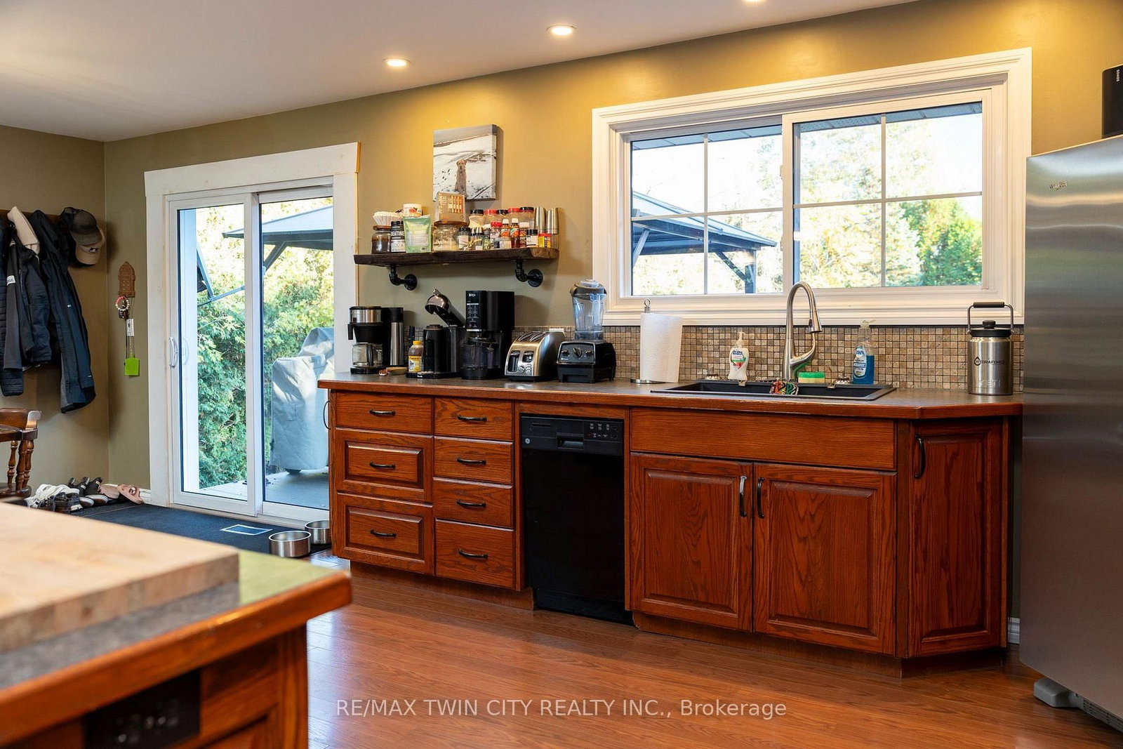 976 E MCDOWELL Road • Norfolk, ON photo 11