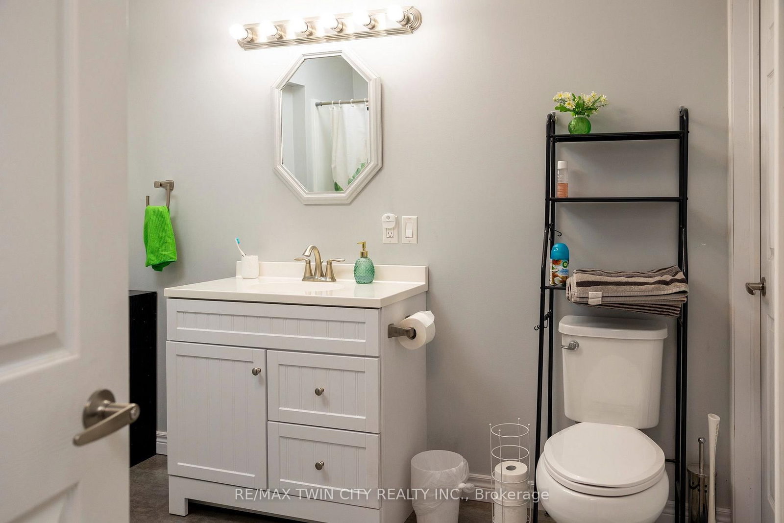 976 E MCDOWELL Road • Norfolk, ON photo 27