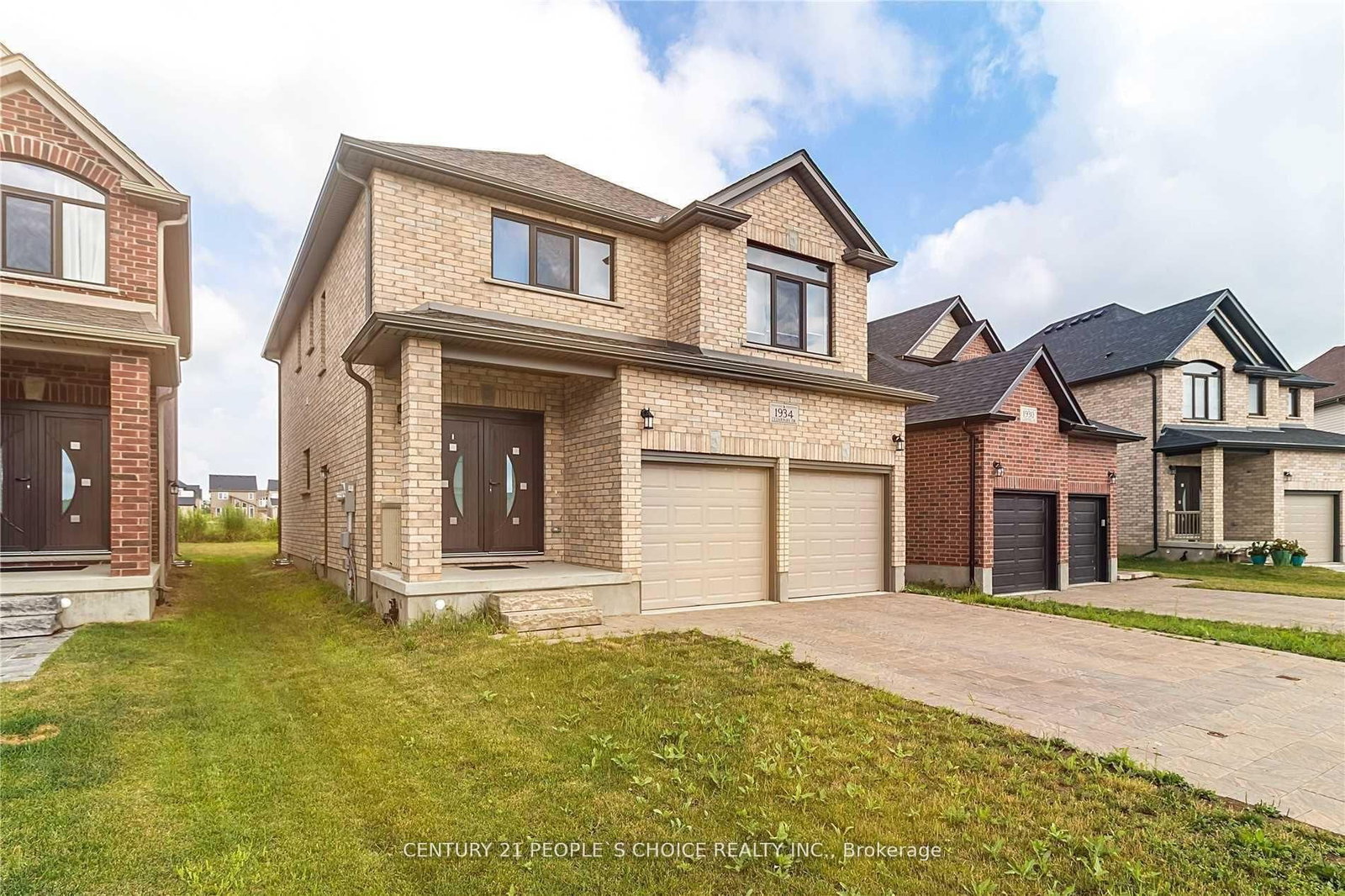 1934 Cedarpark Drive, London North 2