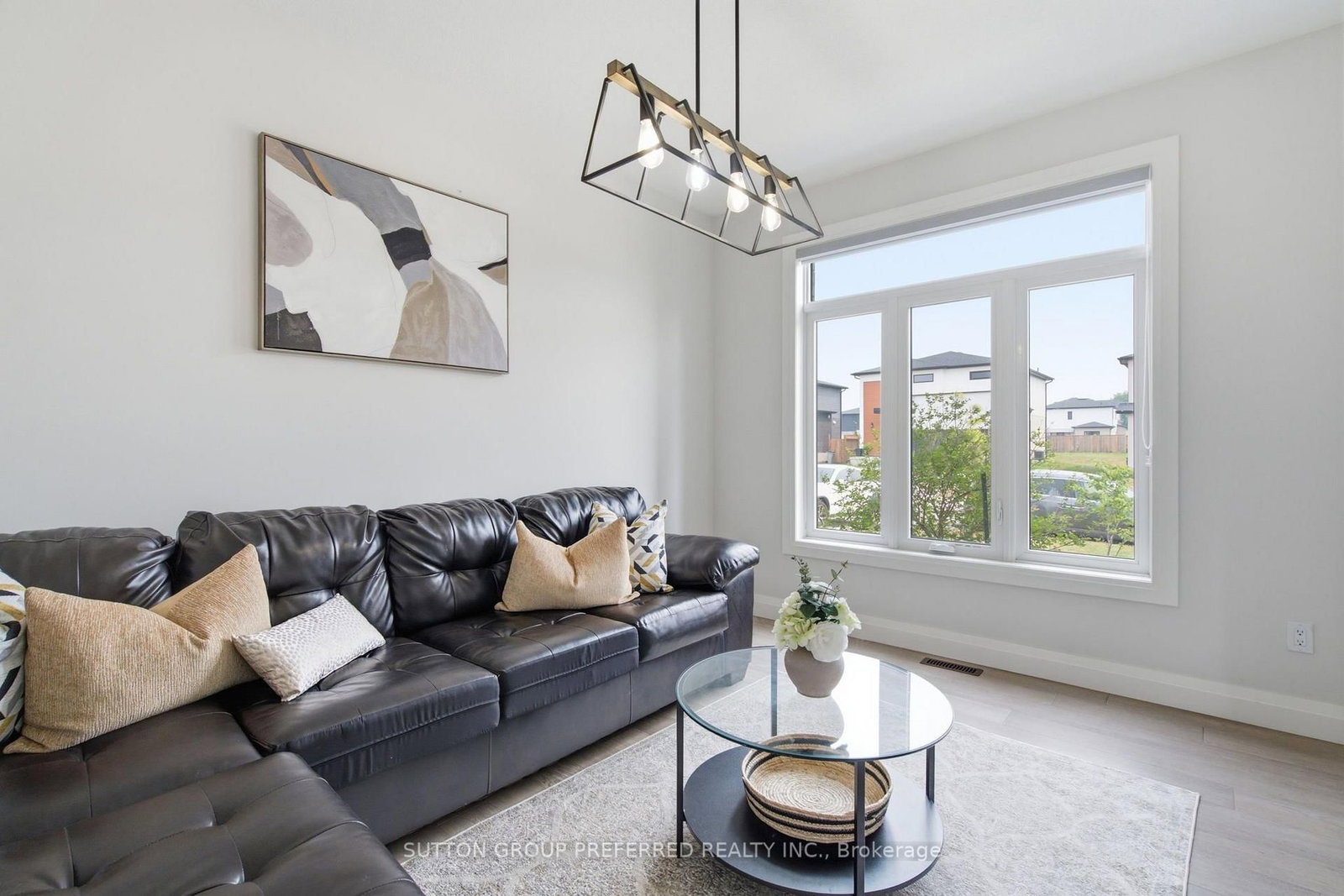 19 Kaiser Lane • Middlesex Centre, ON photo 8