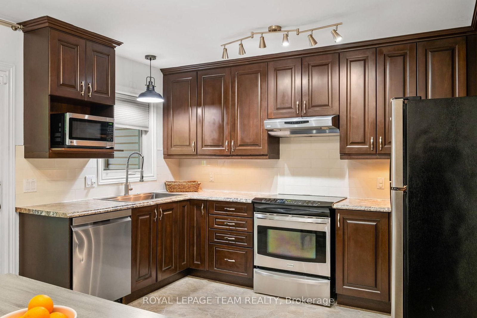212 Provender Avenue • Ottawa, ON photo 12
