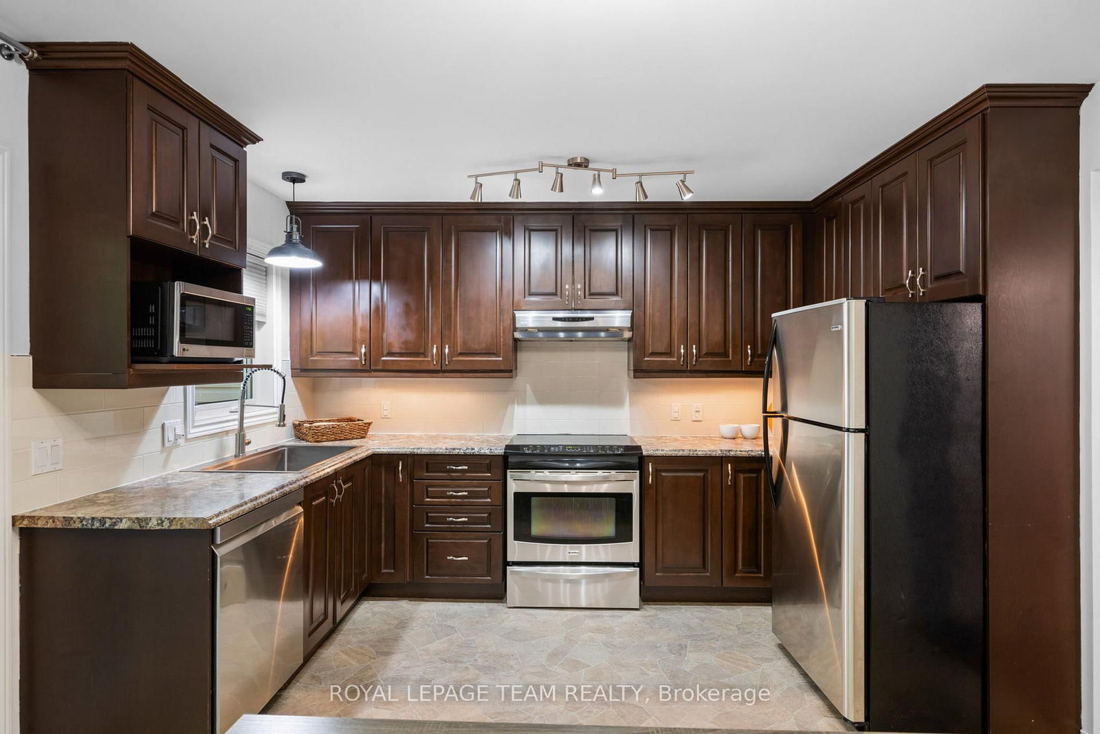 212 Provender Avenue • Ottawa, ON photo 16