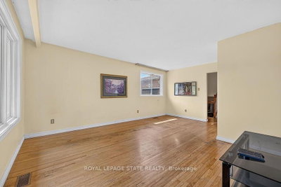 16 Sunshine Court • Hamilton, ON photo 5