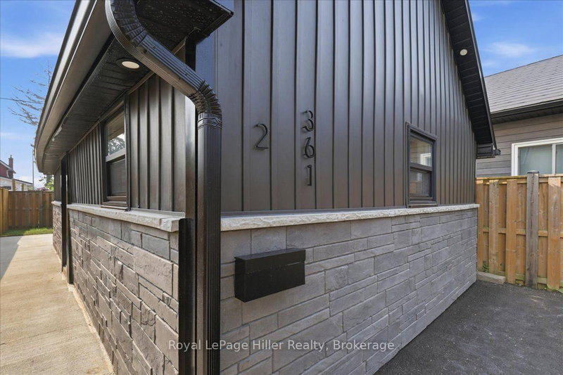 361 Nelson St photo 4
