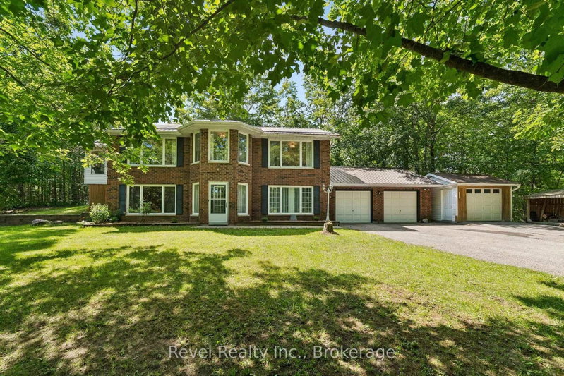 18 Bessie Avenue S