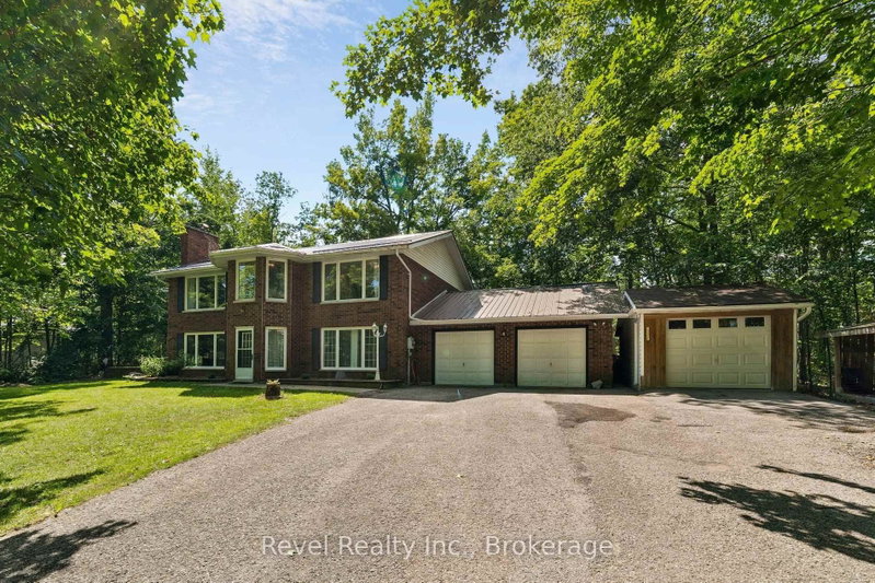 18 Bessie Avenue S