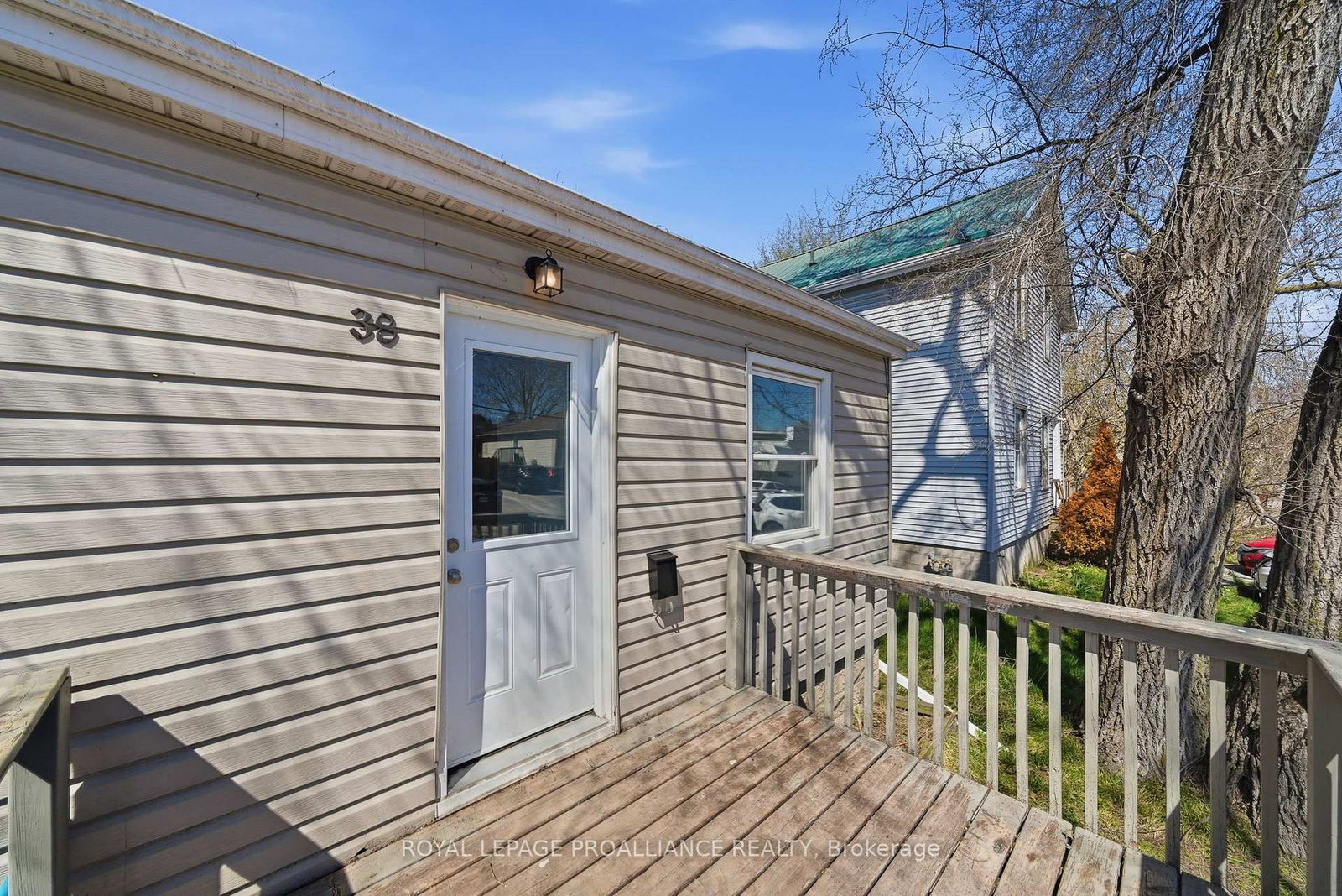 38 Oak Street • Belleville, ON photo 5