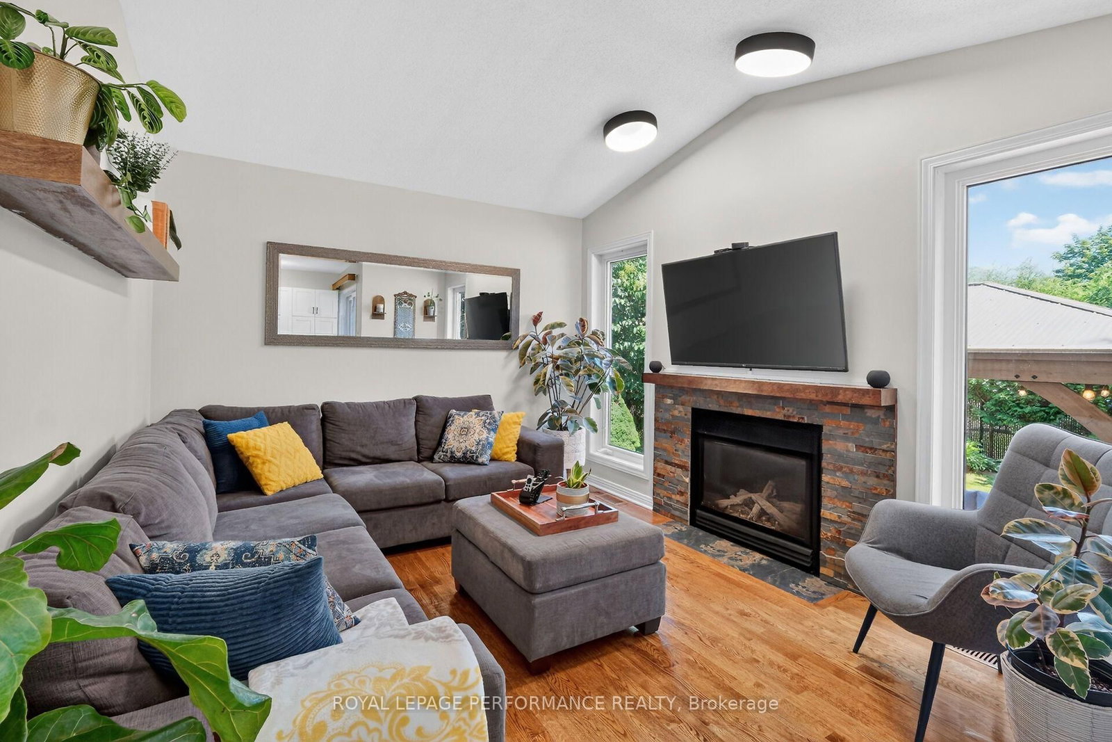 990 Lucille Way • Ottawa, ON photo 18