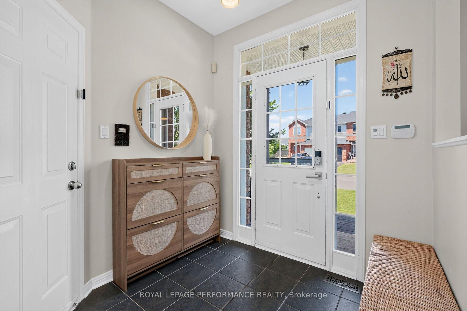 990 Lucille Way • Ottawa, ON photo 4
