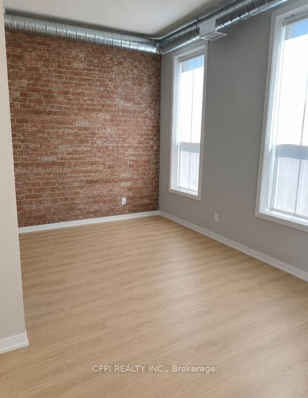209 - 140 Simcoe Street
