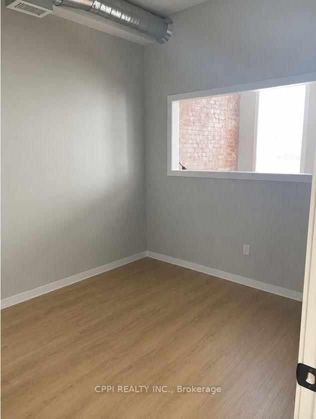209 - 140 Simcoe Street