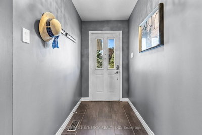 596 Deancourt Crescent • Ottawa, ON photo 3