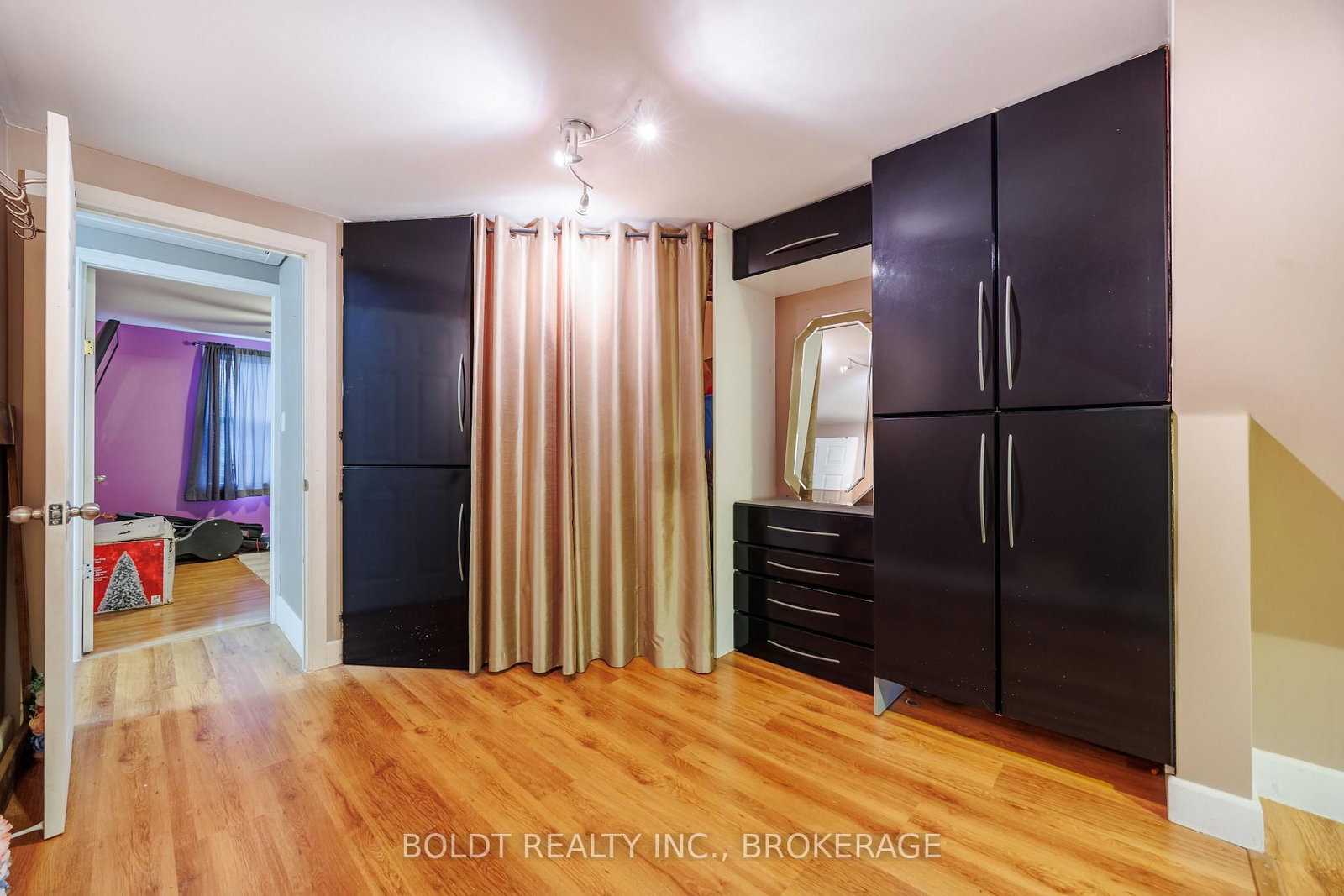 19 Patricia Avenue • Welland, ON photo 11