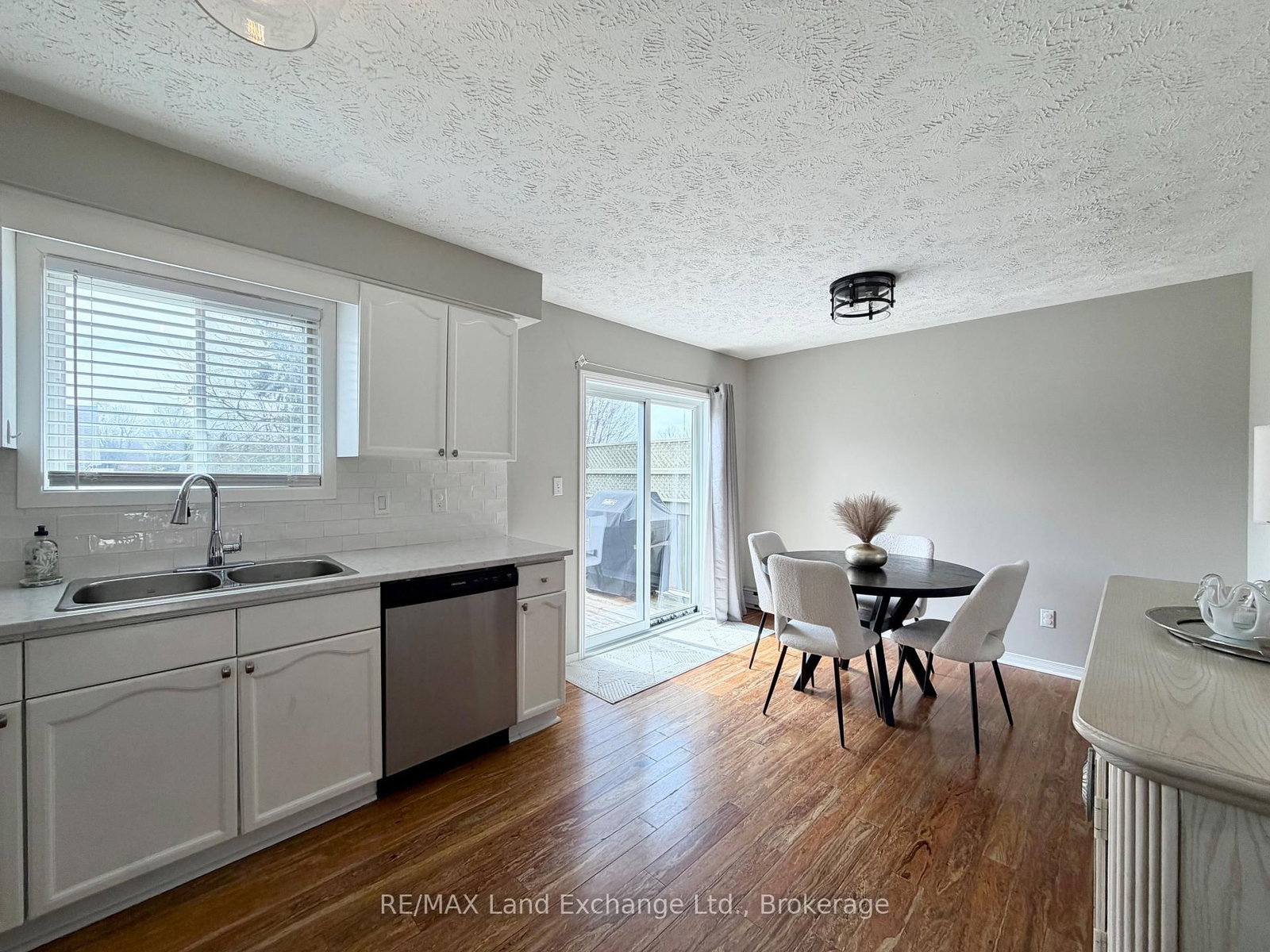 375 LANSDOWNE Street • Saugeen Shores, ON photo 10