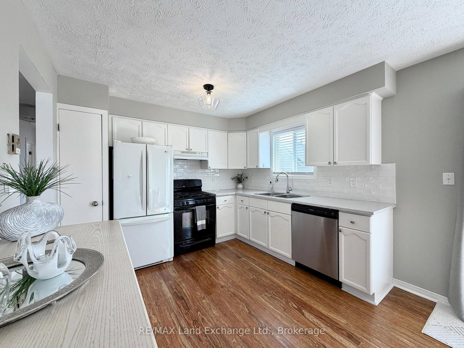 375 LANSDOWNE Street • Saugeen Shores, ON photo 9