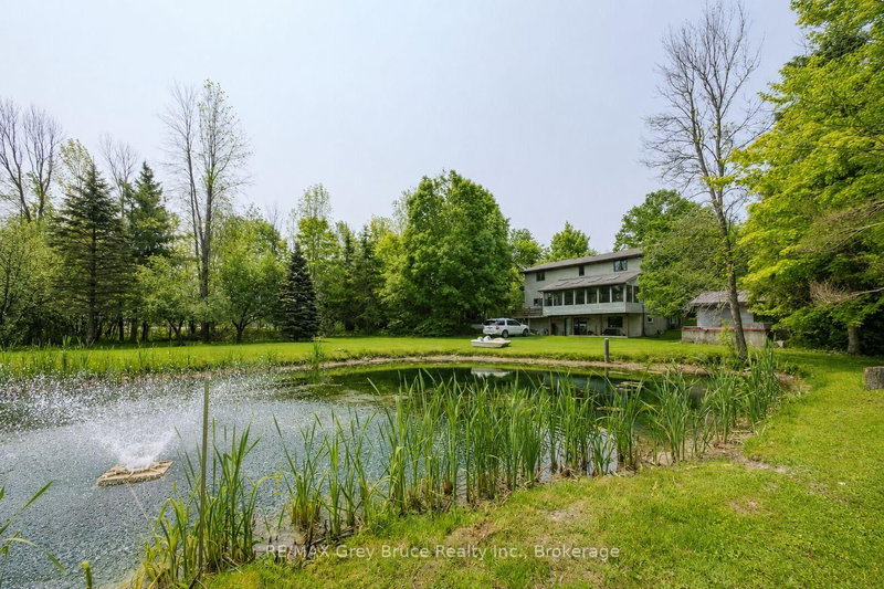 1033 Bruce Road 9
