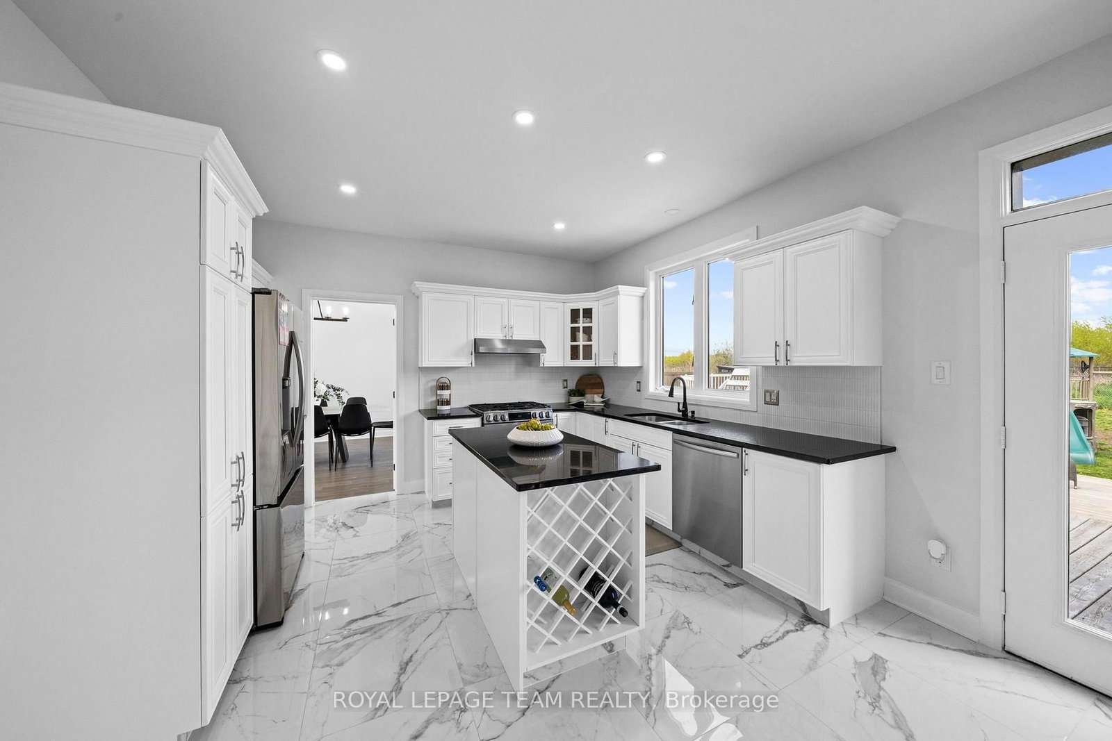 6936 Mary Anne Drive • Ottawa, ON photo 11