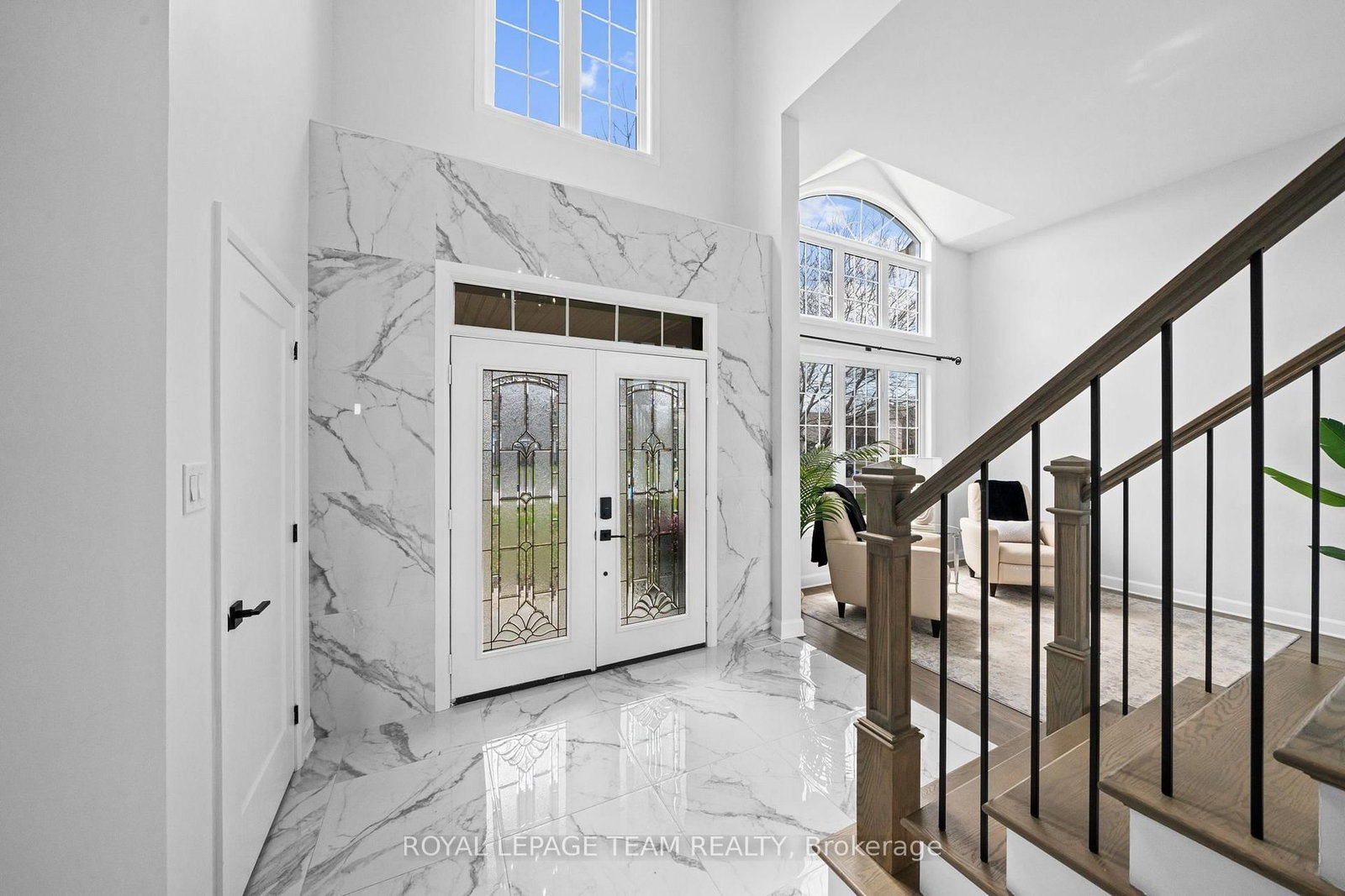 6936 Mary Anne Drive • Ottawa, ON photo 3
