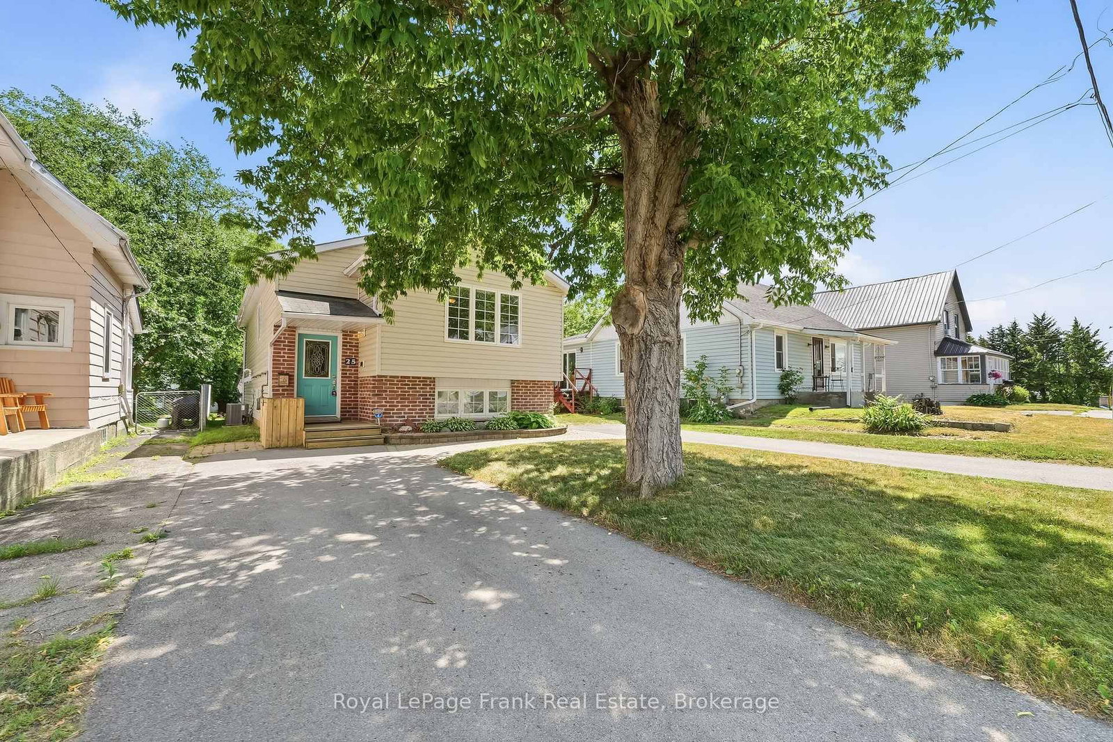 25 Barbara Street • Quinte West, ON photo 3