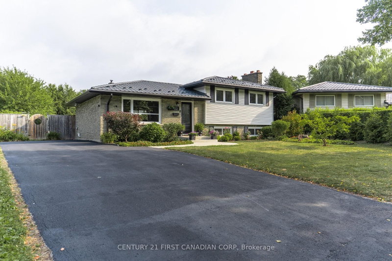 32 MENDIP Crescent
