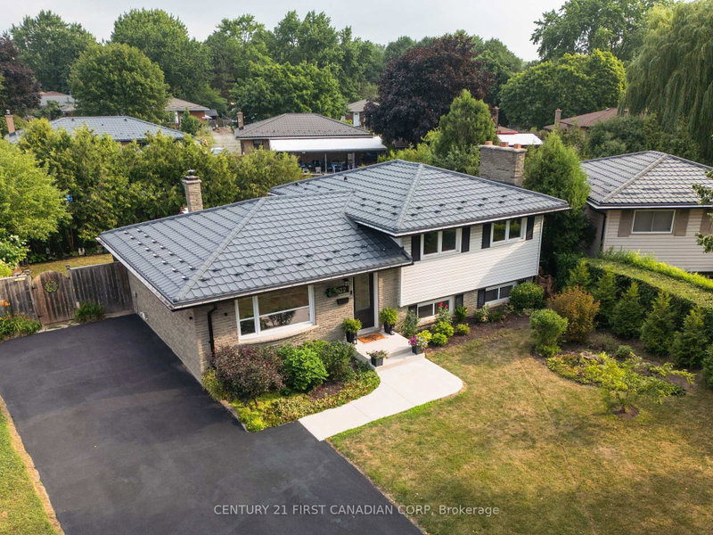 32 MENDIP Crescent