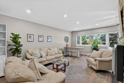 12 CORKSTOWN Road